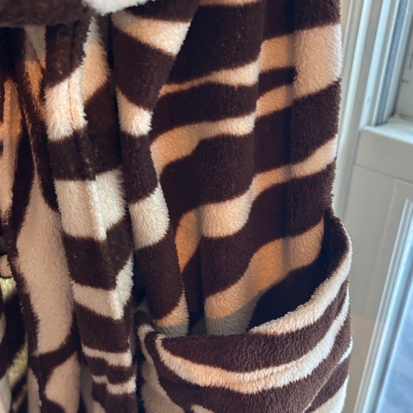 Zebra Print Women's Robe - Picture 6 of 7